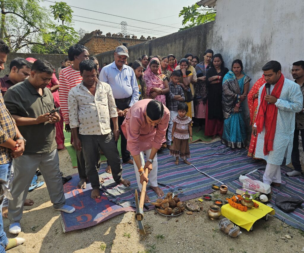 कोहड़िया हो रहा है सशक्त- पार्षद नरेंद्र देवांगन ने ₹5 लाख की लागत से मंच निर्माण कार्य का किया भूमिपूजन