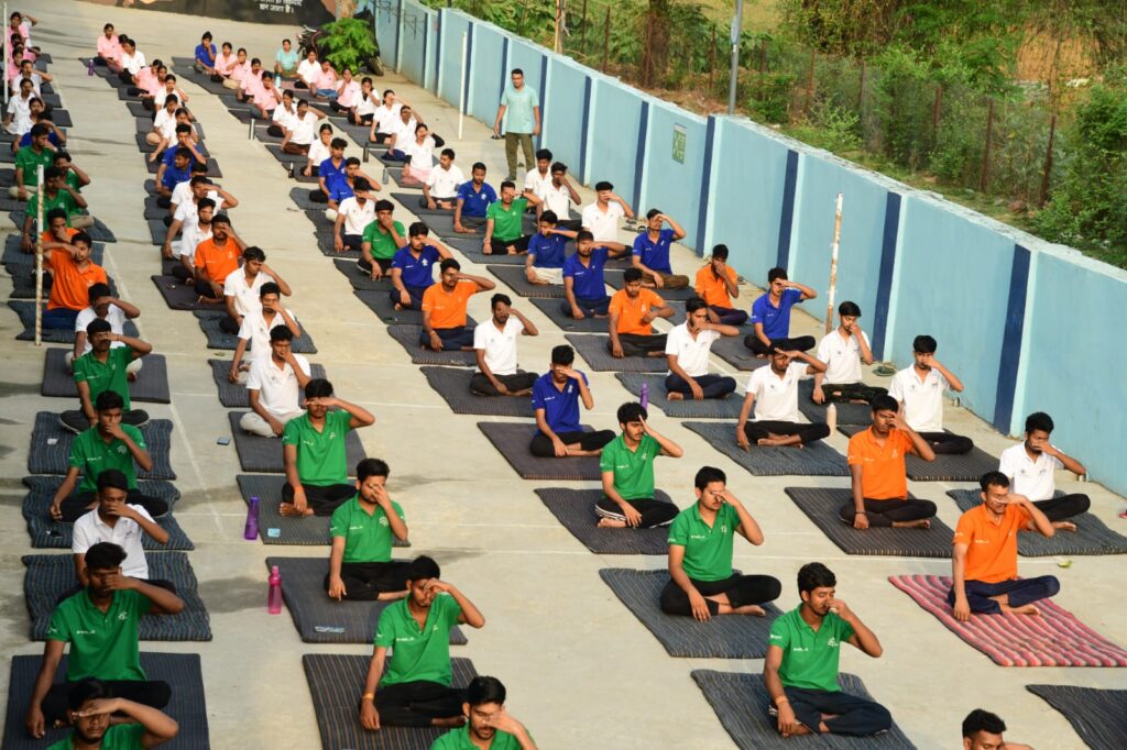 विश्व योग दिवस पर, बालको ने युवाओं और समुदाय तक स्वास्थ्य और जागरूकता का संदेश